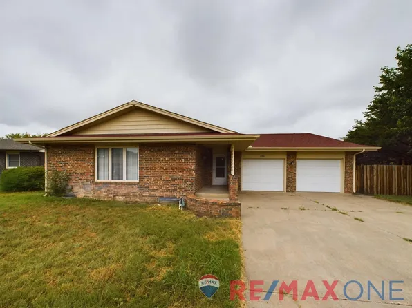 1011 Lamplighter Ln, Garden City, KS 67846