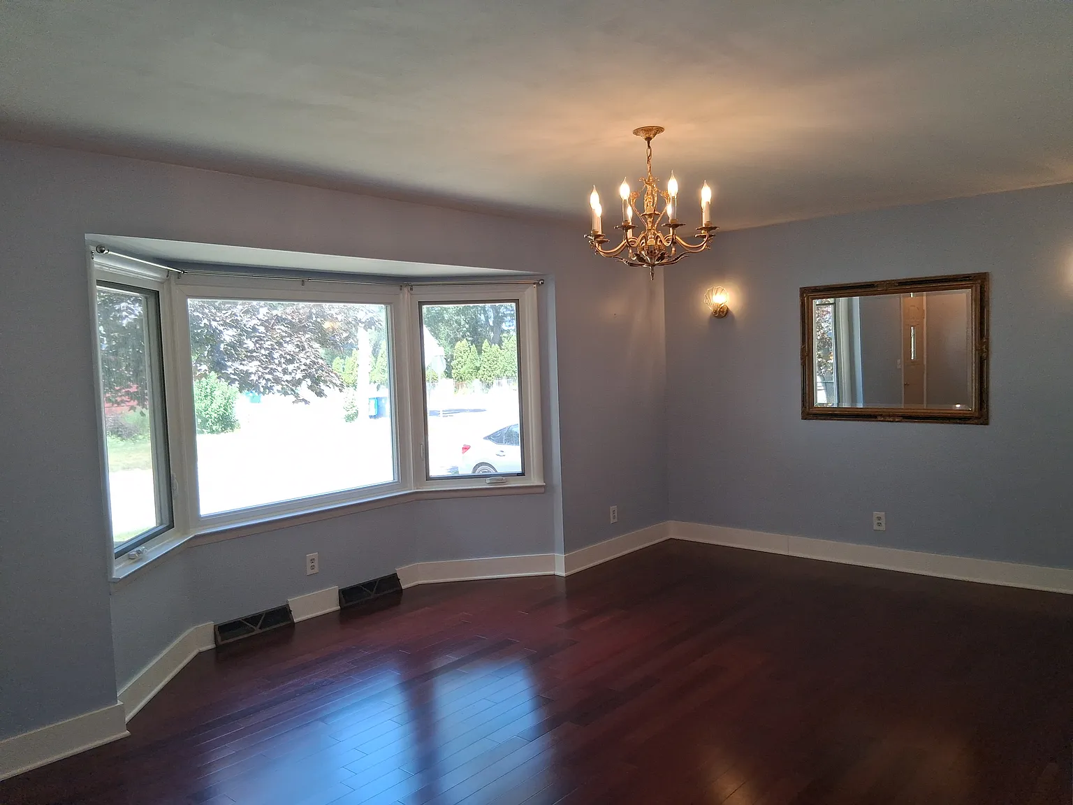 3 bed, 1.5 bath, 1750 sqft, $2,200 — Photo 2