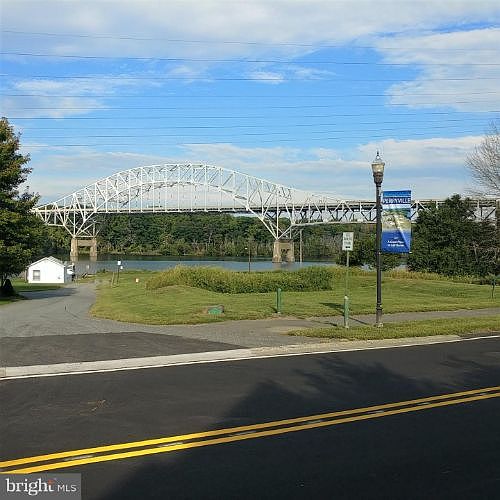 1st image of 410 Roundhouse Dr