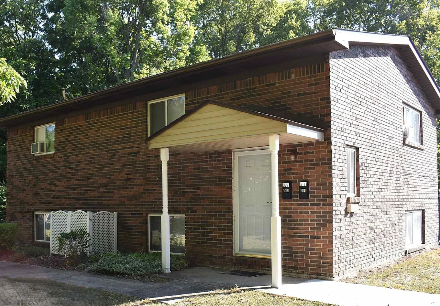 2 bed, 865 sqft, $1,350 — Photo 1