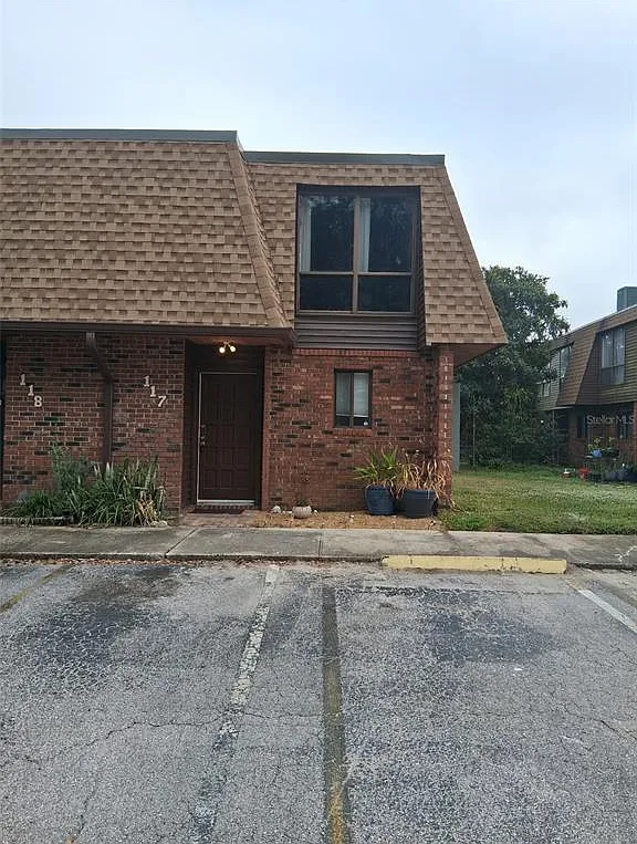 2 bed, 1.5 bath, 1158 sqft, $1,700 — Photo 1