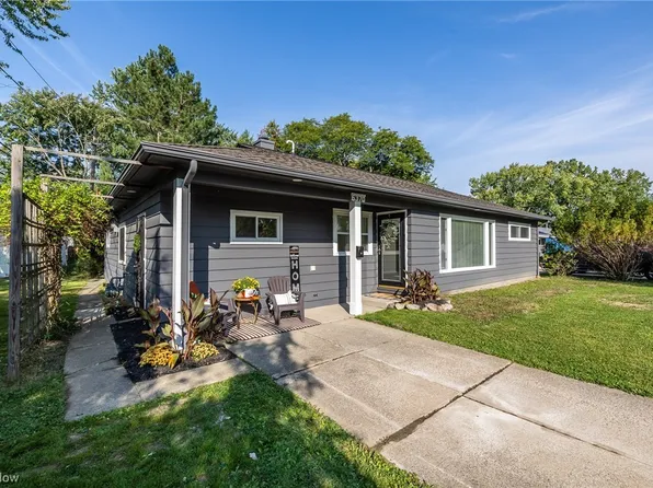 6370 Dellrose Dr, Parma Heights, OH 44130