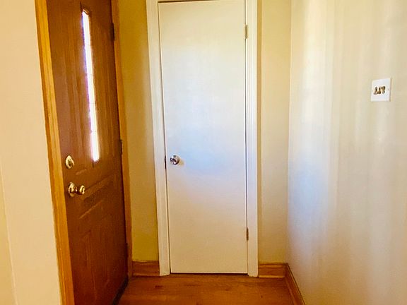 4th image of 2563 W 82nd Pl
