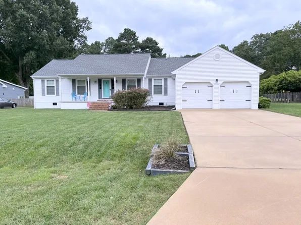 32 Riverside Dr, Smithfield, VA 23430