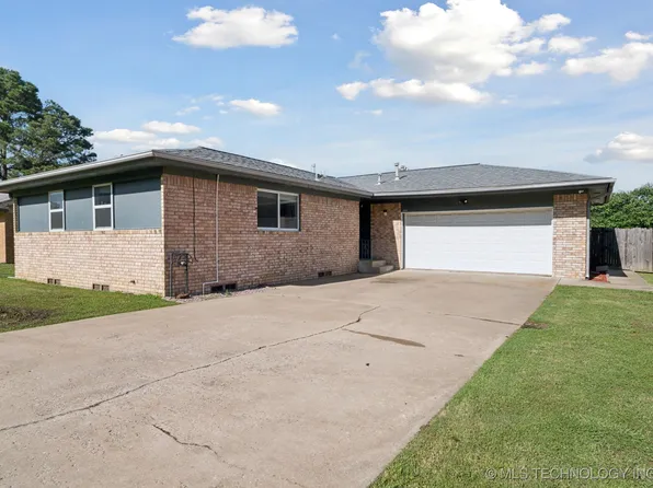 208 N Davis Ave, Claremore, OK 74017