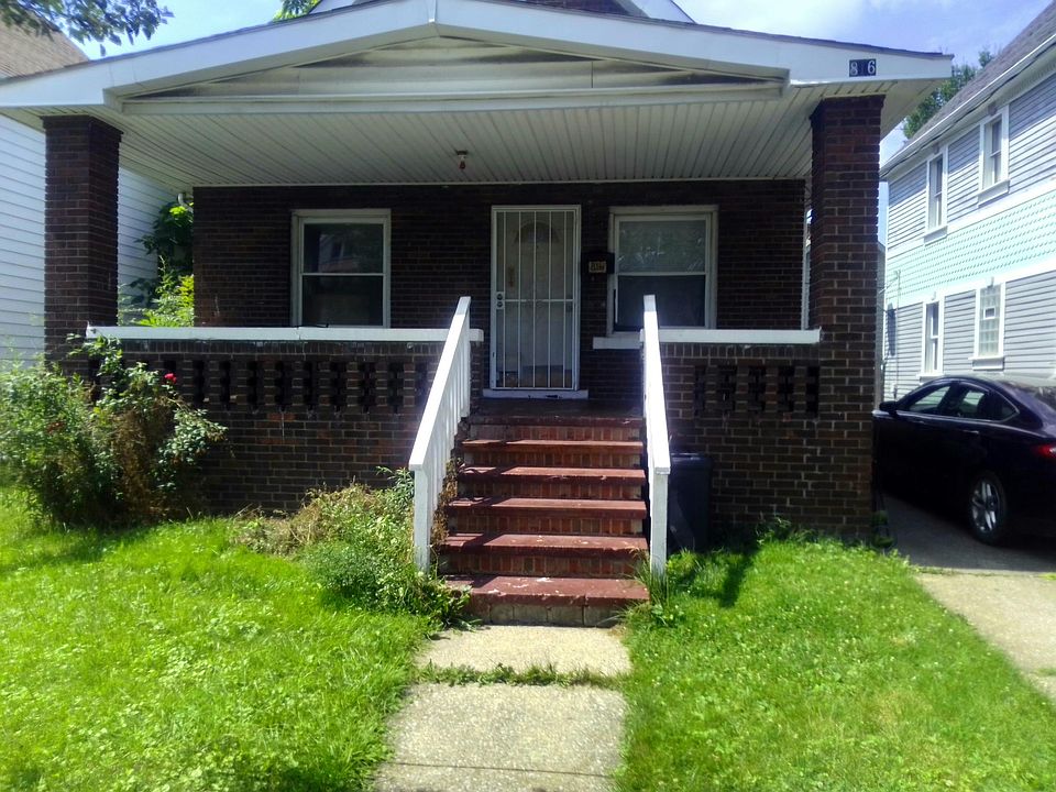 816 London Road Unit #1 Cleveland, OH 44110 two bedroom and one bath