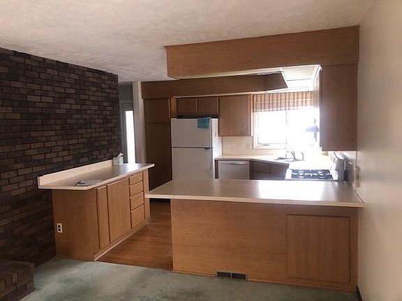 4th image of 181 Brookwood Ct