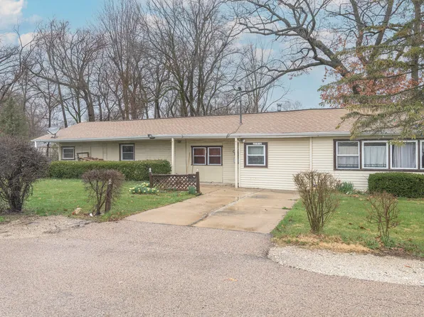 27510 W Ashland Ave, Spring Grove, IL 60081