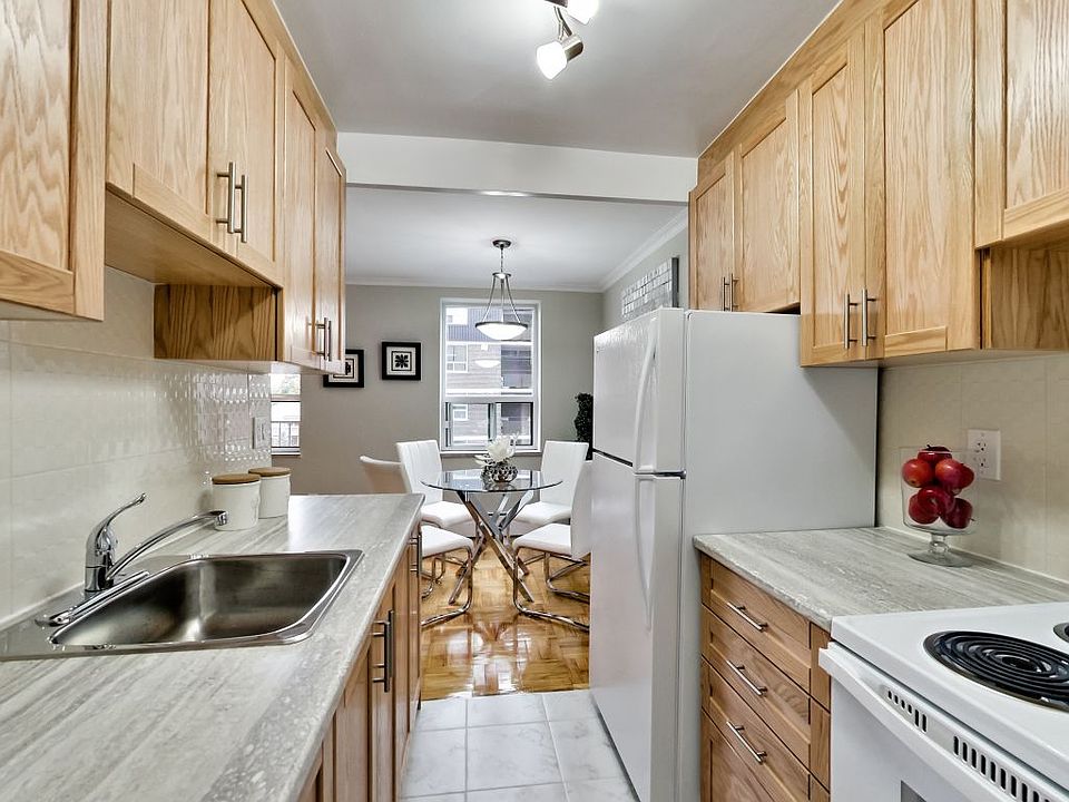 1st image of 460 Eglinton Ave E #Fb7be6698
