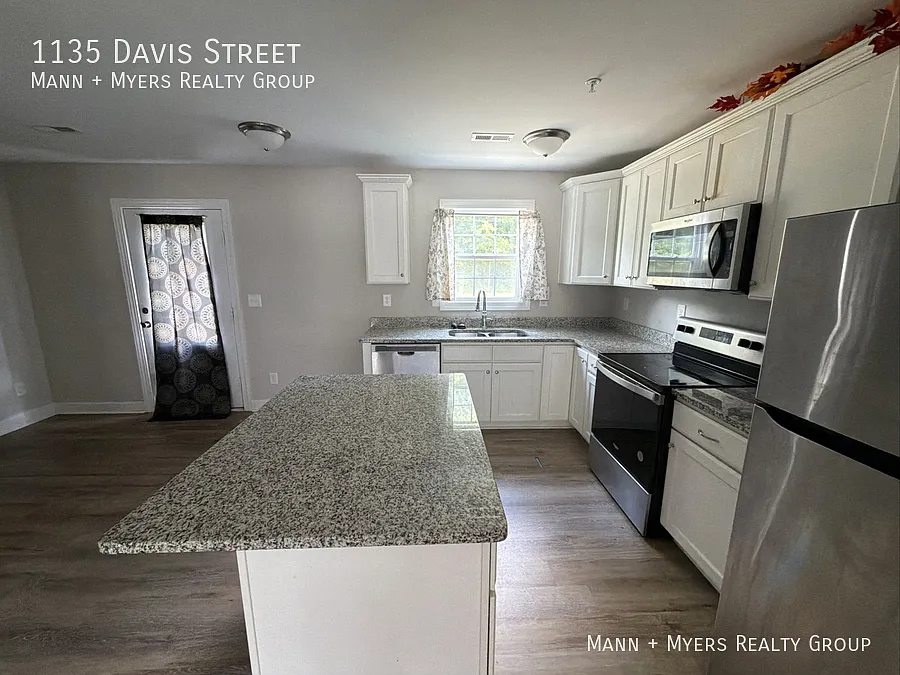 3 bed, 2.5 bath, 1265 sqft, $1,500 — Photo 2