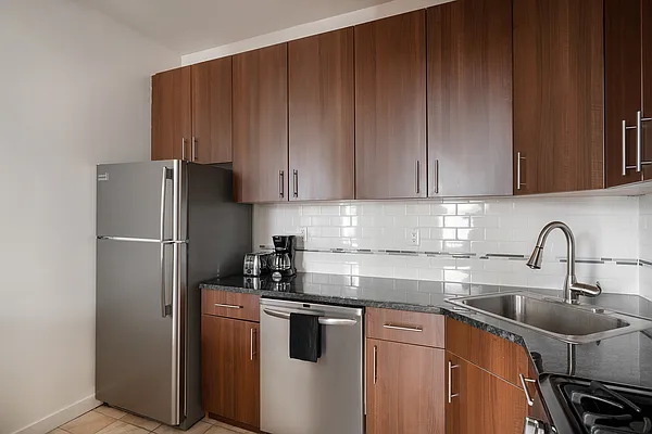 Rented by MyNyHousing | media 6