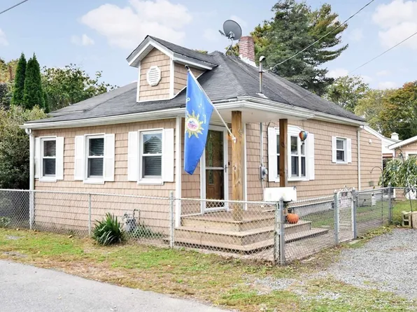 65 Coleman St, Swansea, MA 02777