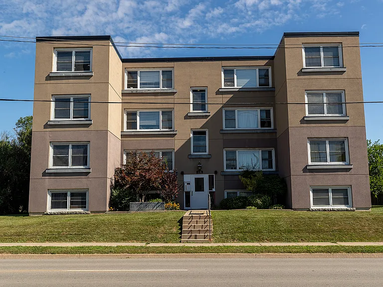 143 Westchester Cres — Photo 1