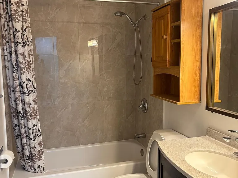 1389 Danforth Ave #B — Photo 3