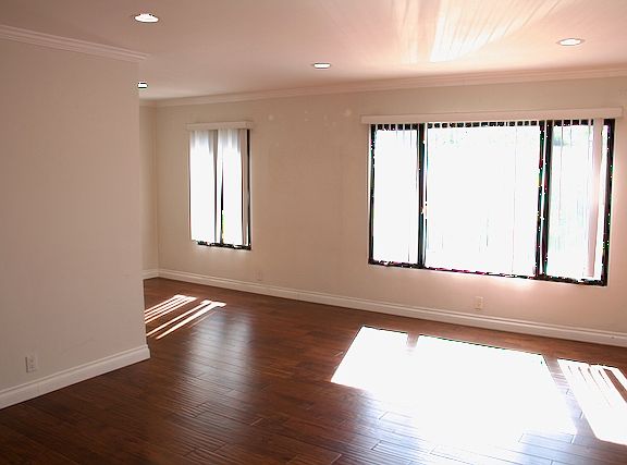 2nd image of 947 6th St APT E