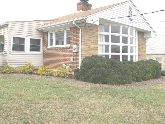 2nd image of 1106 Roanoke Blvd