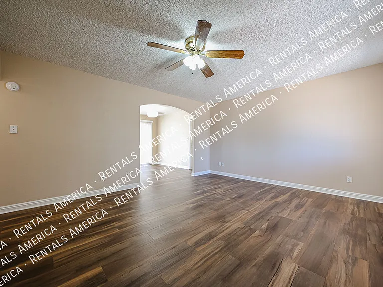 1117 W Auburn Dr — Photo 5