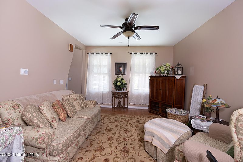4th image of 149 Hudson Avenue