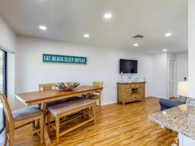 Camelia Dr — Photo 14
