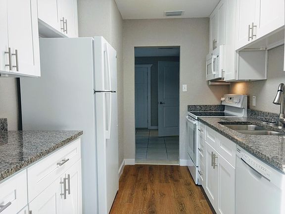 Kitchen w/new applicances, granite countertops & cabinets