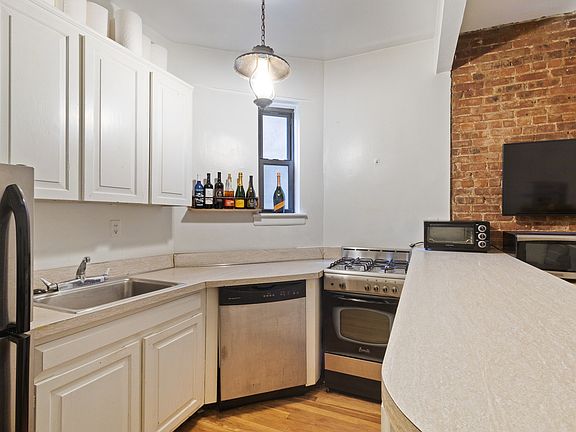 3rd image of 235 E 51st St #5AA