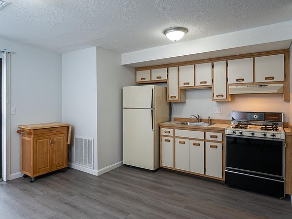 4th image of 95 Bluestone Dr #95