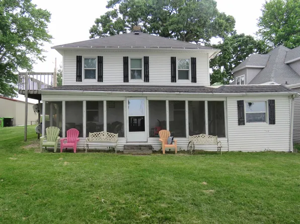 W10385 Blackhawk Trl, Fox Lake, WI 53933