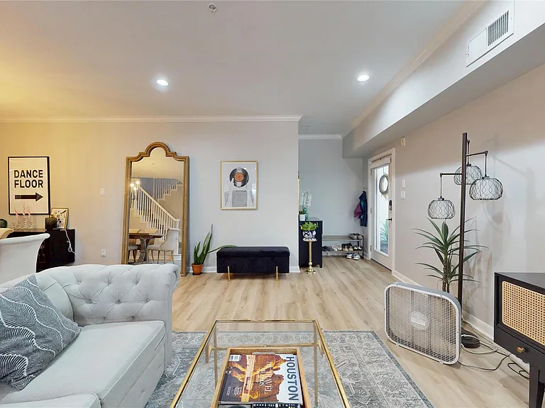 17 Waugh Dr #201 — Photo 15