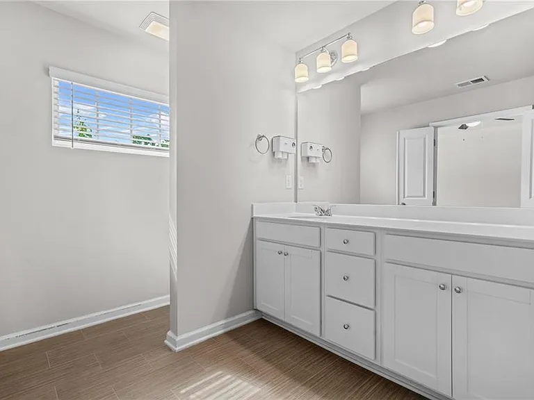 3181 Meadowstone Ln SW — Photo 17