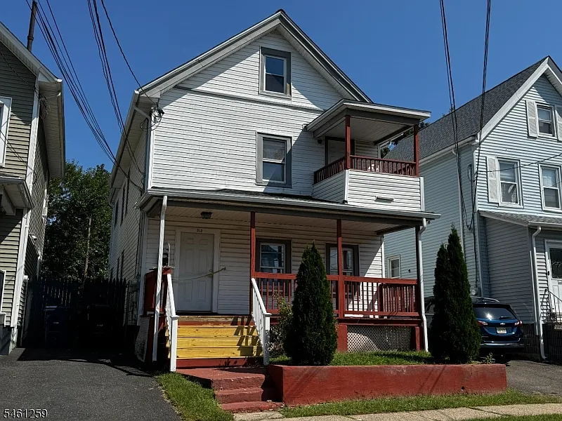 213 Spooner Ave