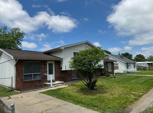 3245 S Douglas Ave, Springfield, IL 62704
