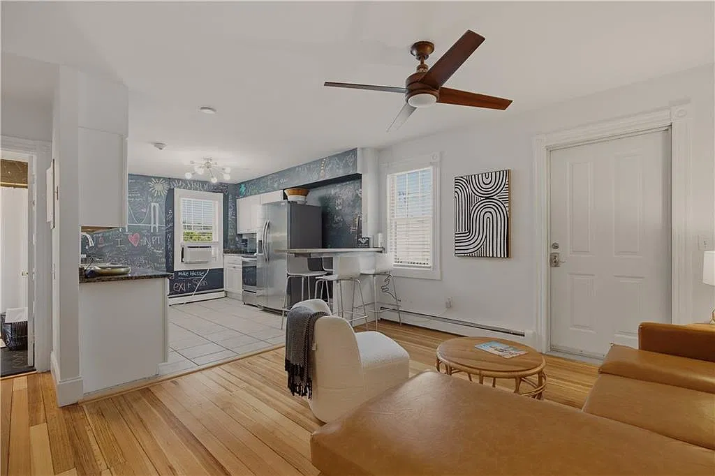 3 bed, 2.0 bath, 926 sqft, $3,300 — Photo 4