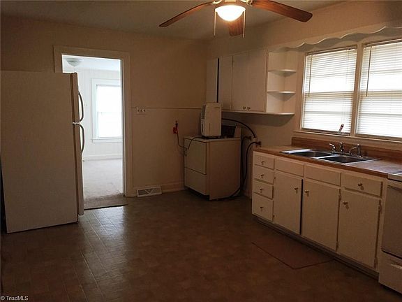 4th image of 820 Lake Dr