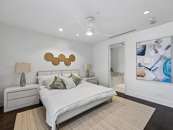 5th image of 2408 Victory Park Ln APT 832