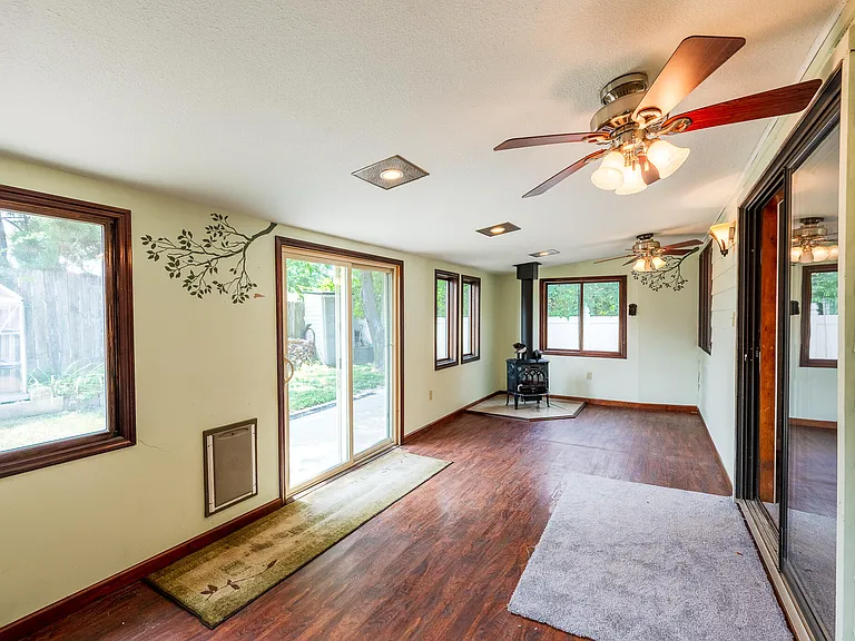 2301 Winchester Dr — Photo 11