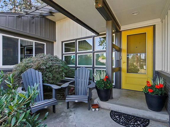 4th image of 909 W 31st Ave