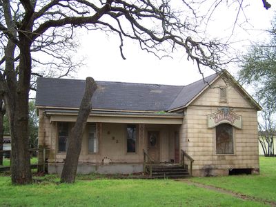 521 N Orange St, Giddings, TX, 78942