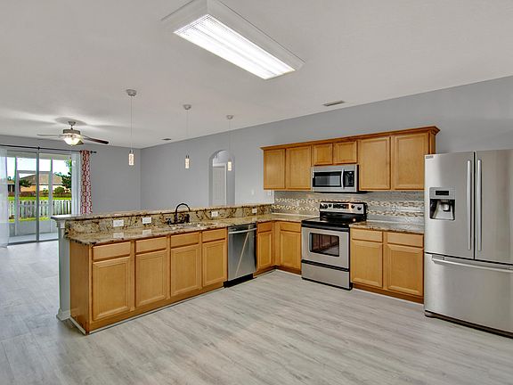 4th image of 4141 Caparosa Cir