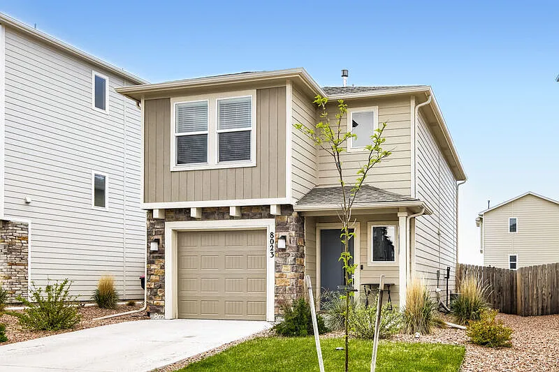 3 bed, 2.5 bath, 1367 sqft, $2,200 — Photo 2