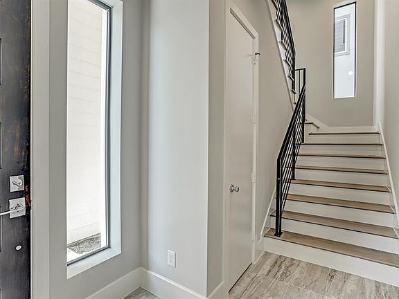 4th image of 3509 Hutchins St