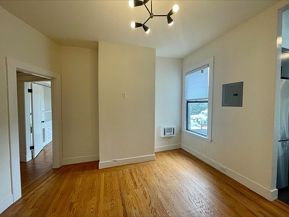 2nd image of 722 Clement St #B