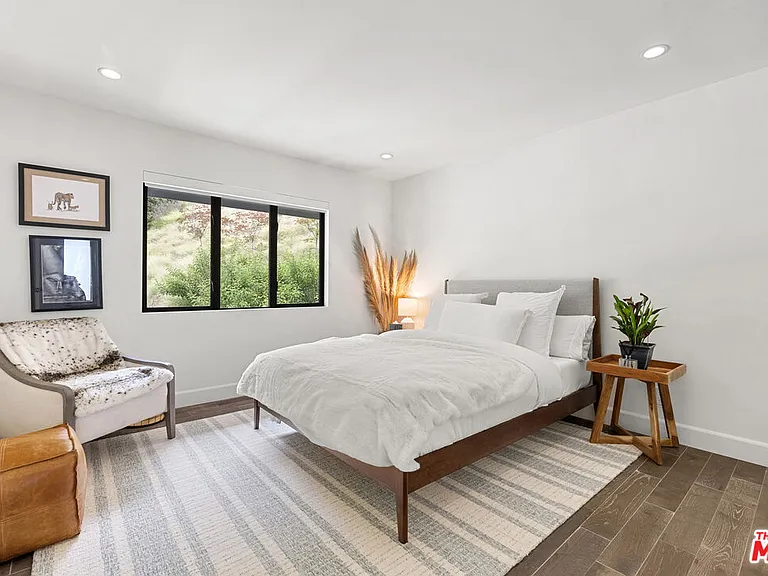 1739 San Ysidro Dr — Photo 23