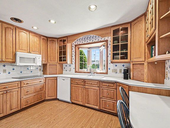 4th image of 102 Truckey St