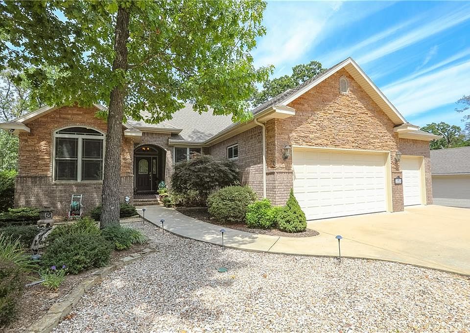 1st image of 17 Leawood Ln