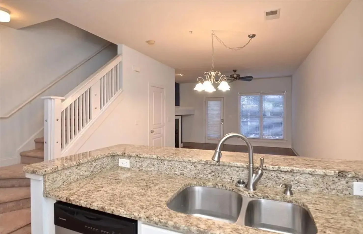 1061 Park West Dr — Photo 2