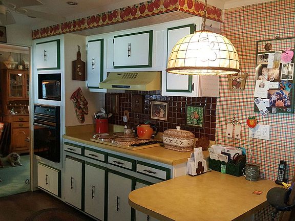 Casual counter to sit up to