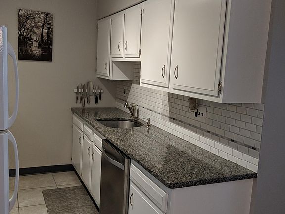 Fully Equipped Kitchen with Granite Counter-tops & Stainless