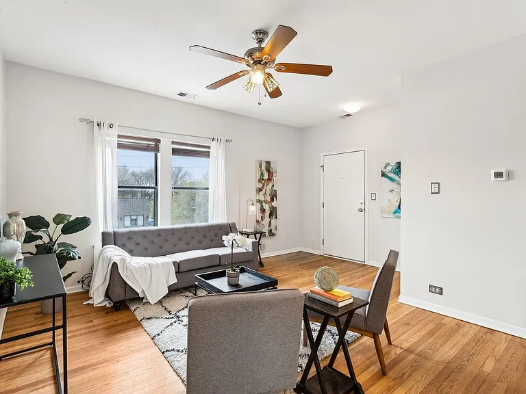2958 W Montrose Ave #2 — Photo 9