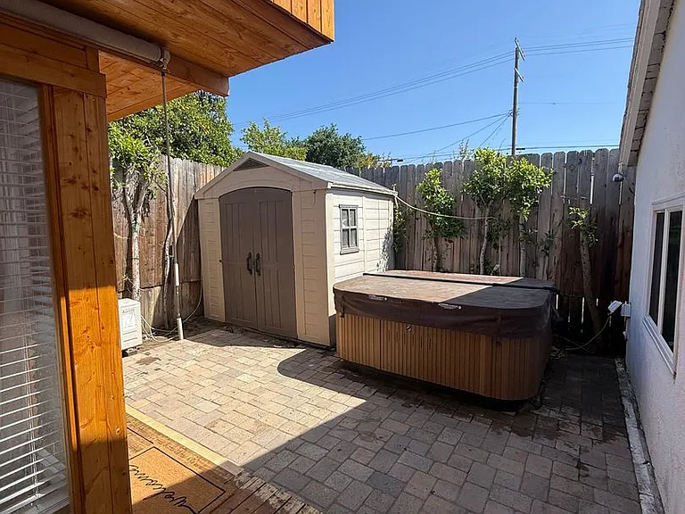 10610 Rhodesia Ave — Photo 33