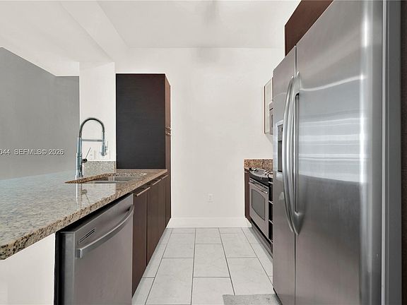 5th image of 950 Brickell Bay Dr APT 802